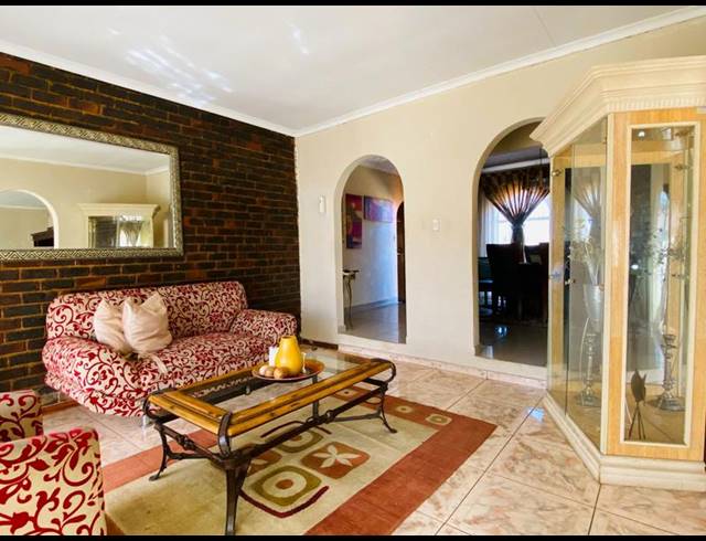 3 BEDROOM PROPERTY TO RENT IN WALDRIFT